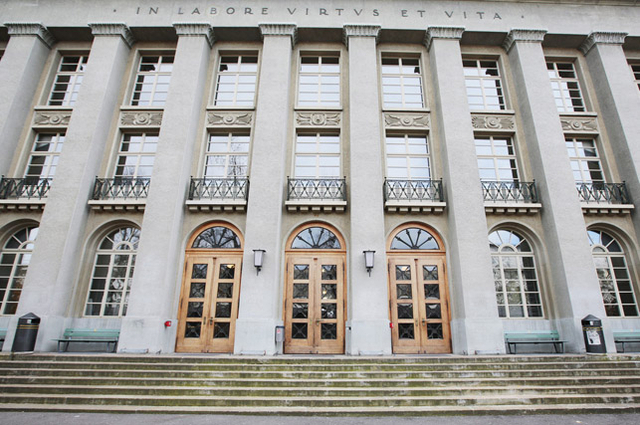 Swiss School Inspires Students with Giant Mirage® Illusion